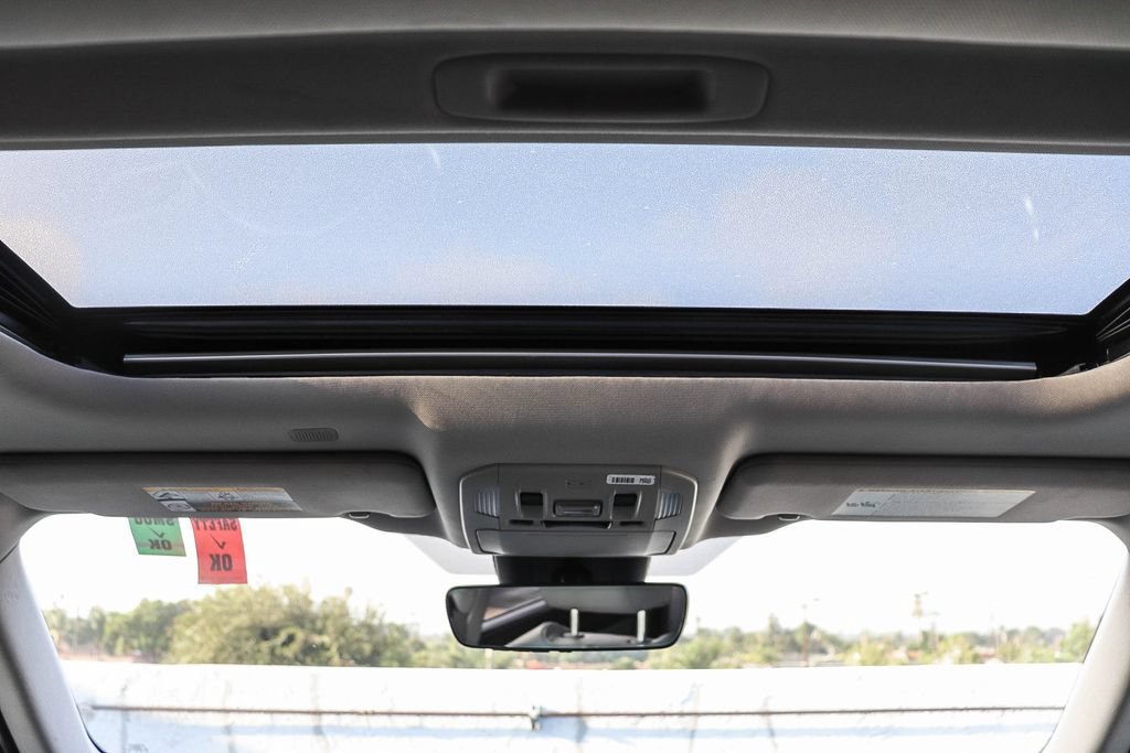 Used 2022 Toyota Highlander XLE FWD image 19