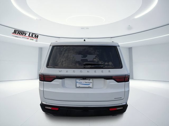 Used 2024 Jeep Wagoneer Series III AWD/4WD image 4