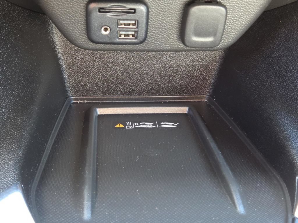 Used 2022 Chevrolet Traverse RS w/ LPO, Floor Liner Package AWD/4WD image 8