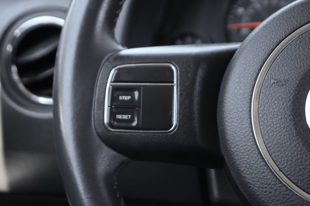Used 2016 Jeep Patriot Latitude w/ Sun/Sound Group FWD image 21