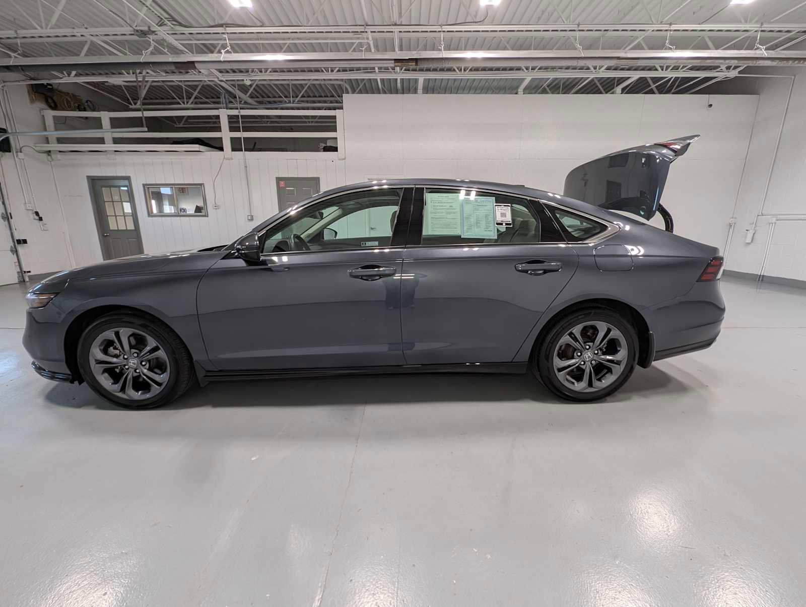 Used 2024 Honda Accord EX-L image 12