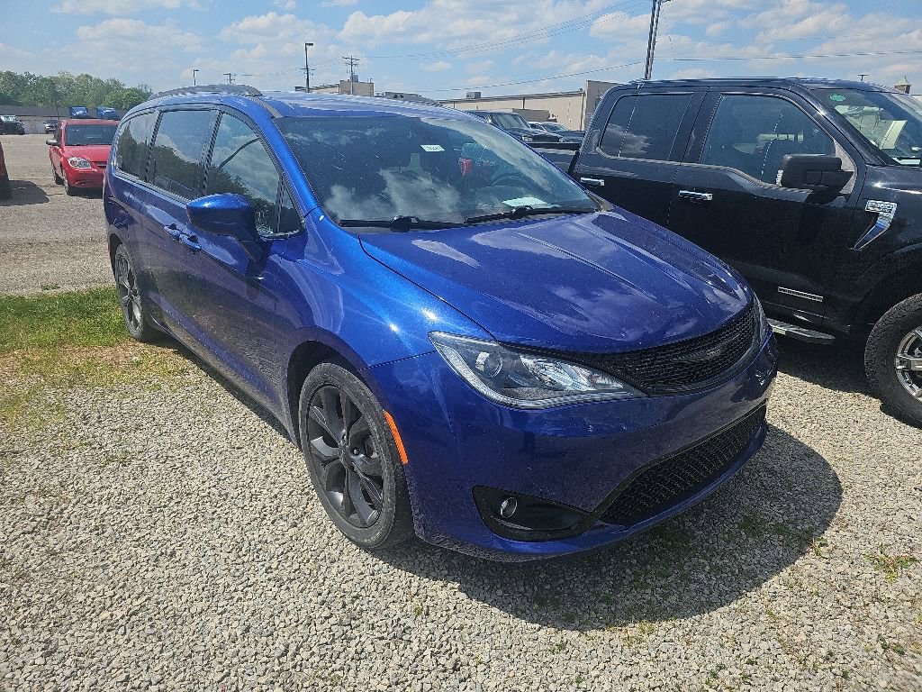 Used 2018 Chrysler Pacifica Touring-L w/ Premium Audio Group FWD image 5