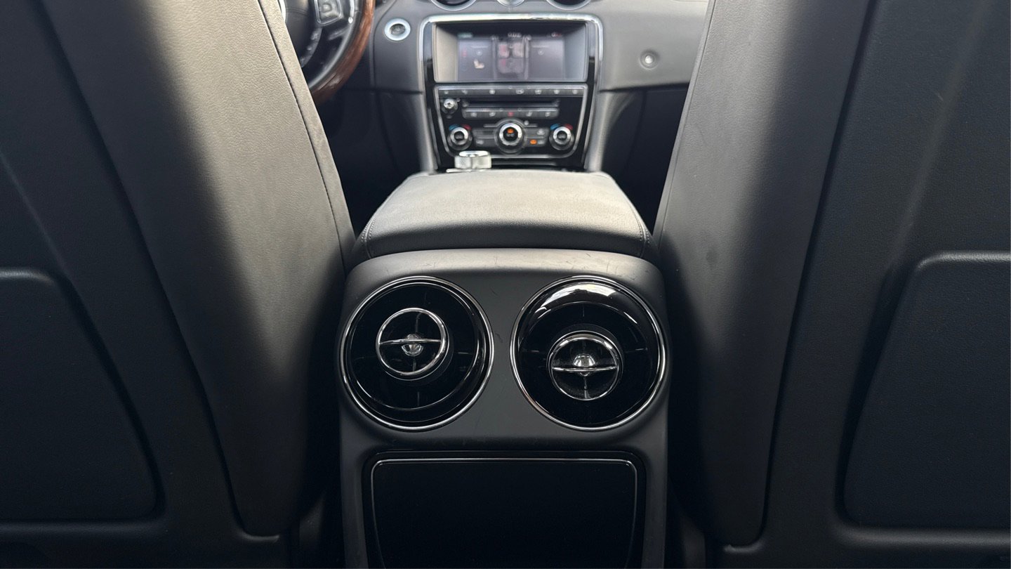 Used 2016 Jaguar XJ R-Sport RWD image 29