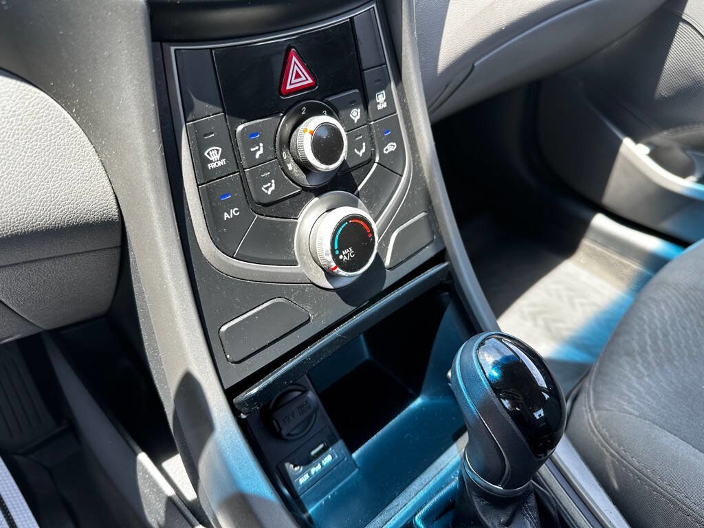 Used 2016 Hyundai Elantra SE image 17