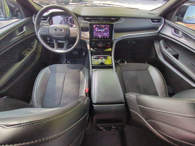 Certified 2025 Jeep Grand Cherokee Altitude AWD/4WD image 33