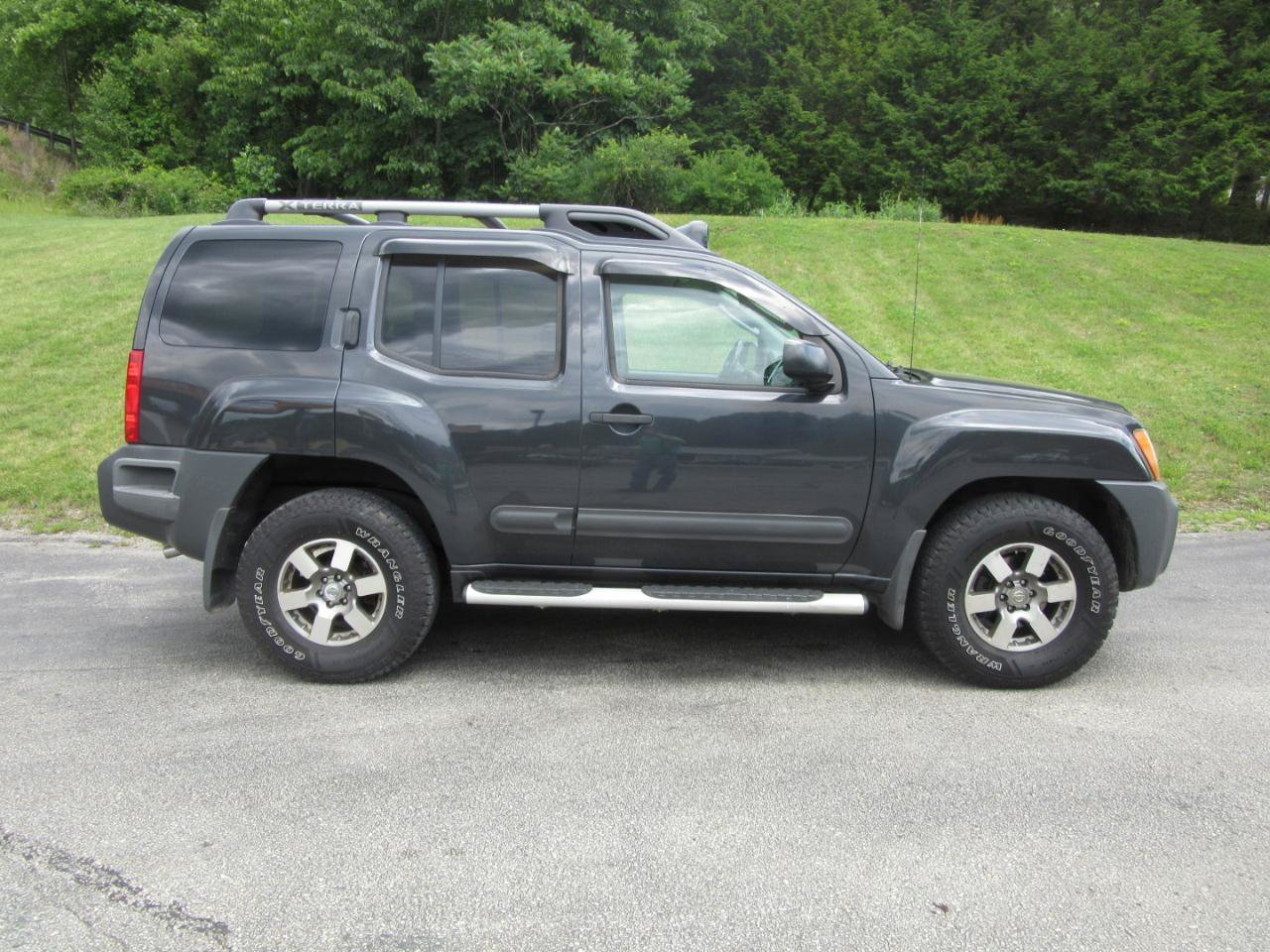 Used 2011 Nissan Xterra PRO-4X AWD/4WD image 2