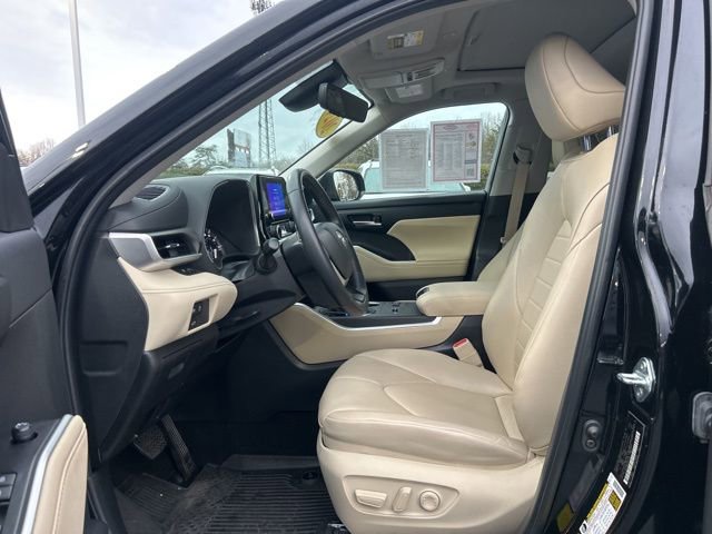Used 2024 Toyota Highlander XLE image 13