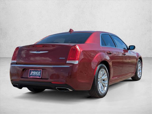Used 2018 Chrysler 300 Touring L image 5