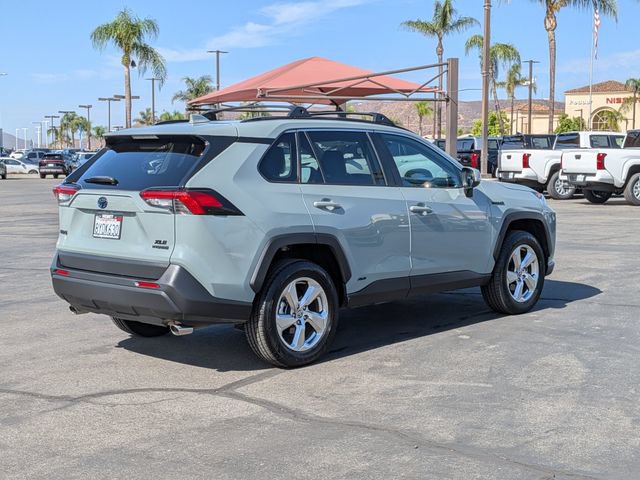 Used 2021 Toyota RAV4 XLE Premium AWD/4WD image 5