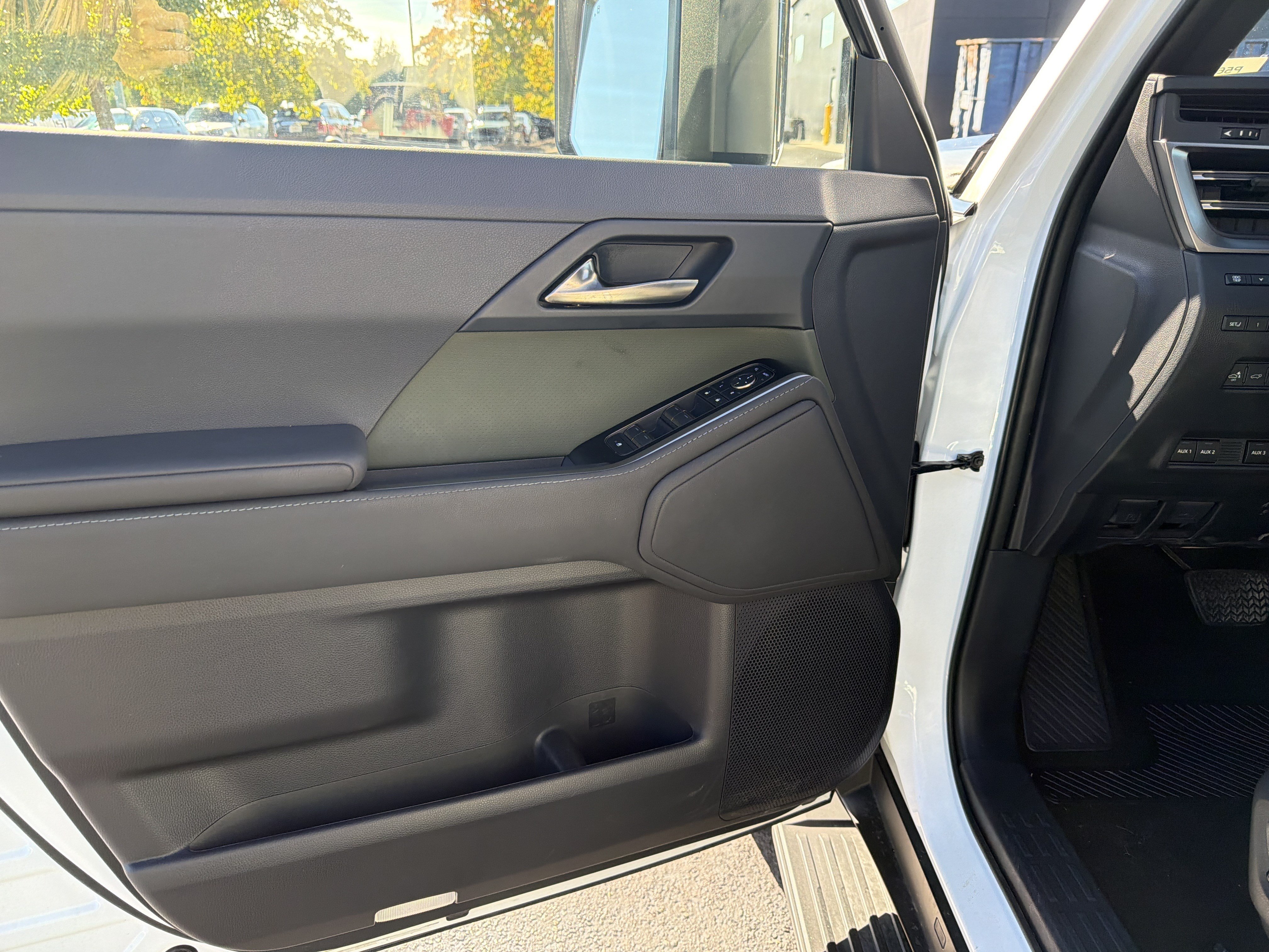 Used 2025 Lexus GX 550 AWD/4WD image 25