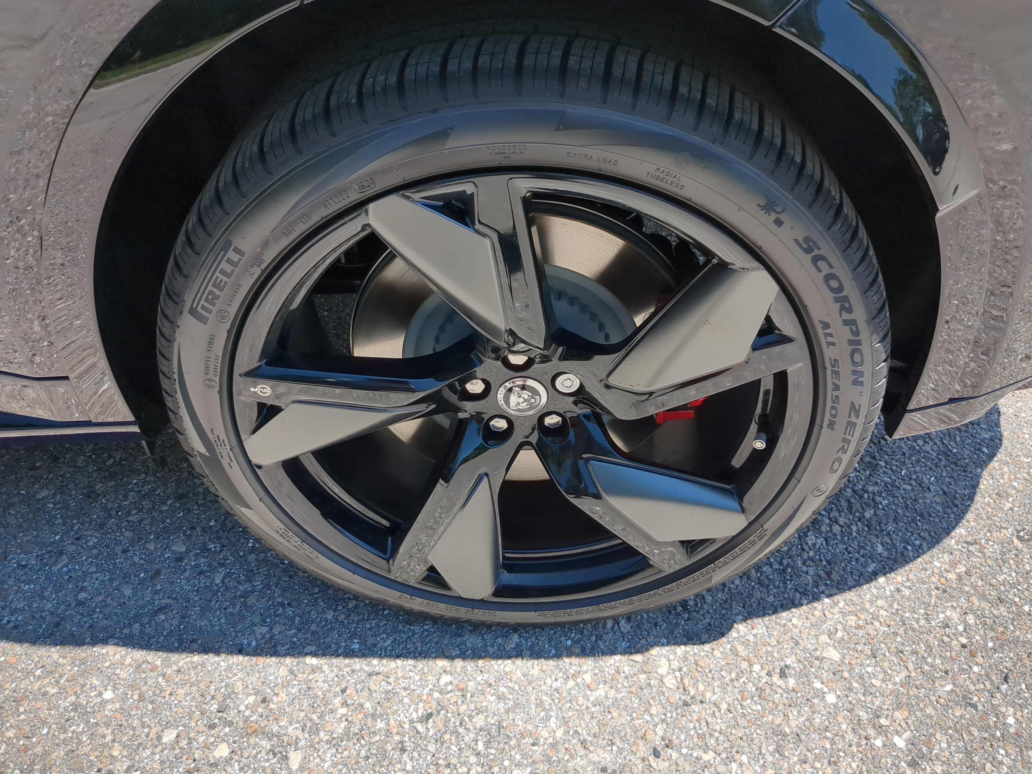 New 2026 Jaguar F-PACE SVR 575 Edition image 34