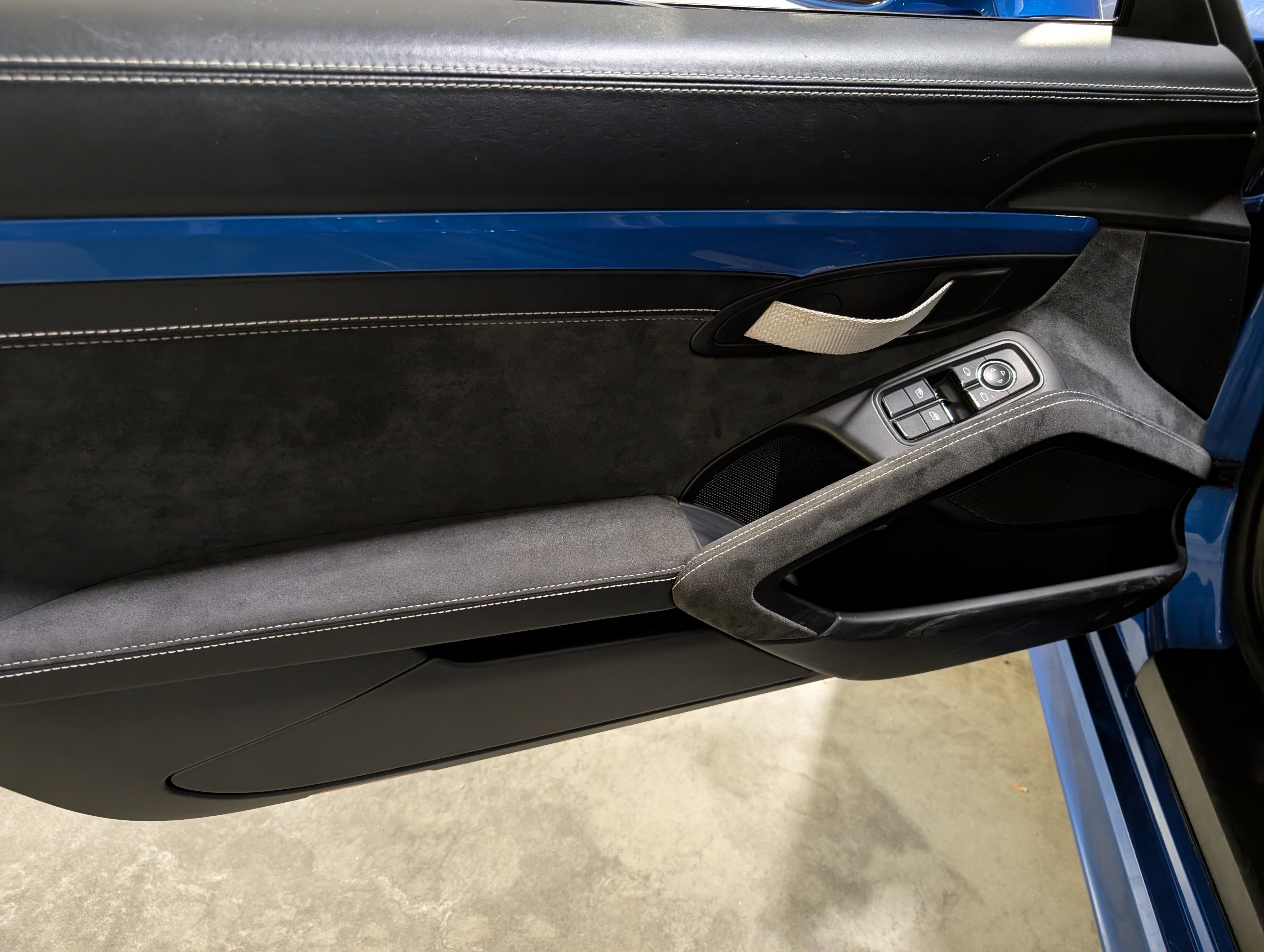 Used 2016 Porsche Boxster Spyder image 18