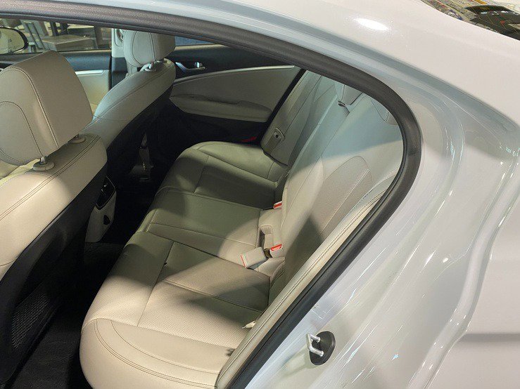 Used 2020 Genesis G70 2.0T RWD image 15
