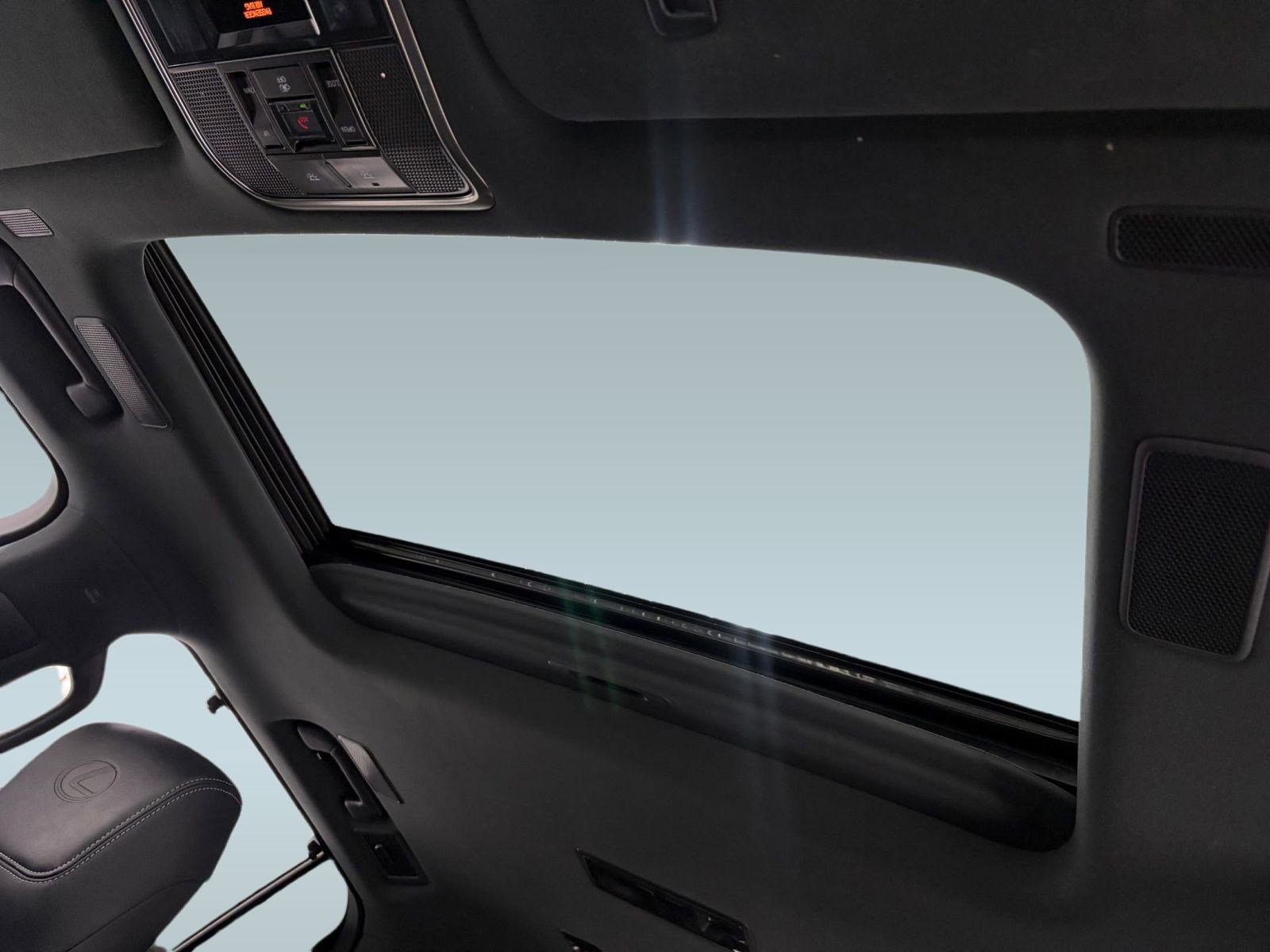 Used 2022 Lexus LX 600 4WD w/ Ultra Luxury Package image 13