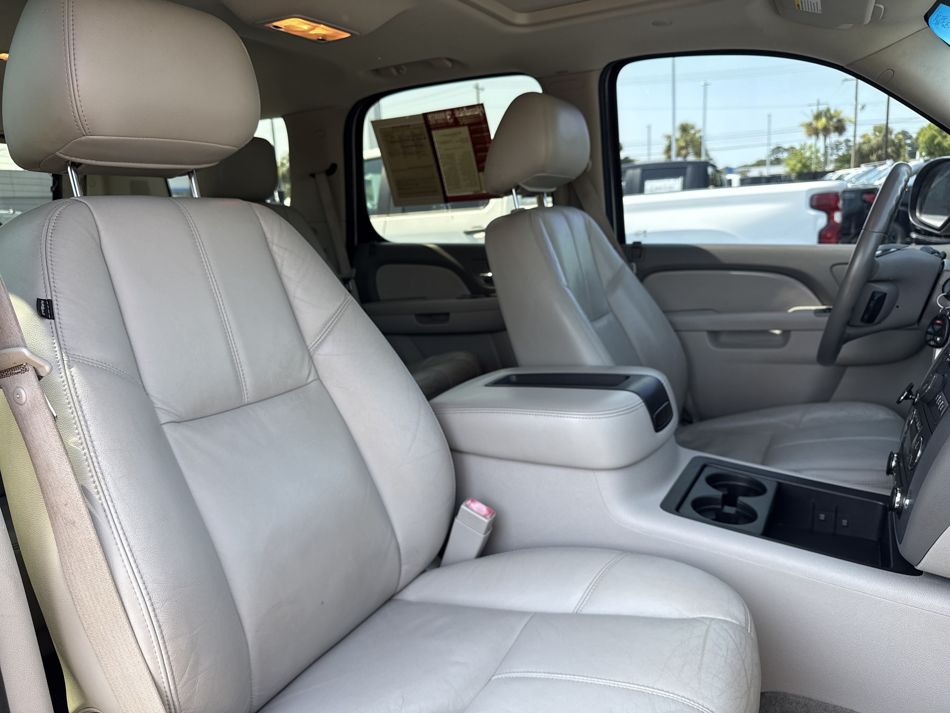 Used 2011 Chevrolet Tahoe LT w/ Luxury Package AWD/4WD image 32