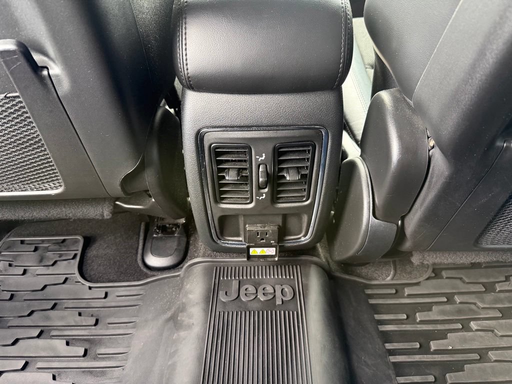 Used 2022 Jeep Grand Cherokee Laredo X AWD/4WD image 26