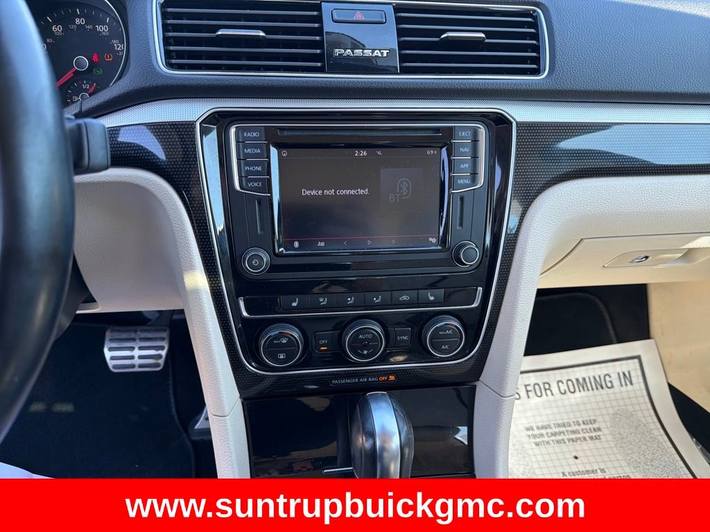 Used 2019 Volkswagen Passat 2.0T SE R-Line image 17