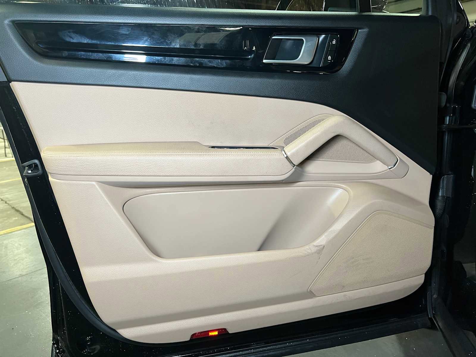 Used 2023 Porsche Cayenne image 19