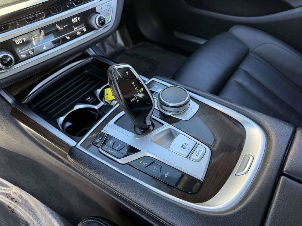Used 2022 BMW 740i xDrive AWD/4WD image 30