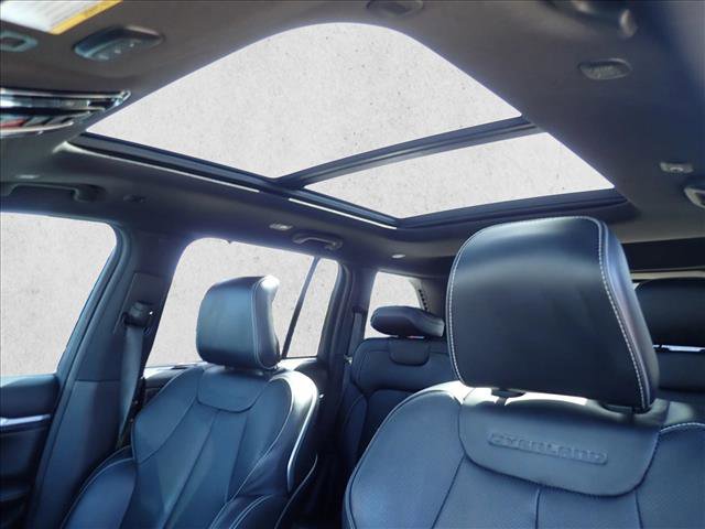 Used 2023 Jeep Grand Cherokee Overland w/ Advanced Protech Group III AWD/4WD image 14