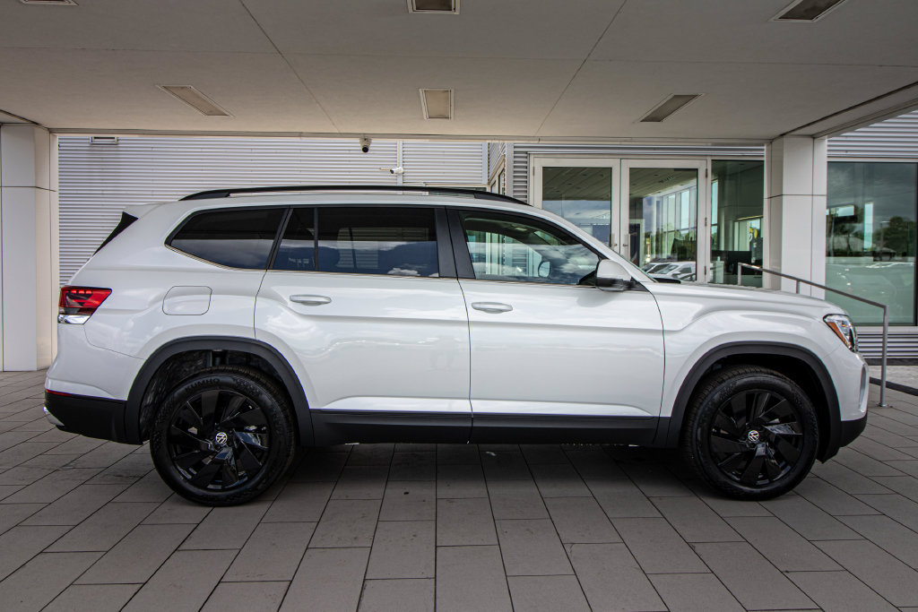 New 2026 Volkswagen Atlas SE FWD image 3