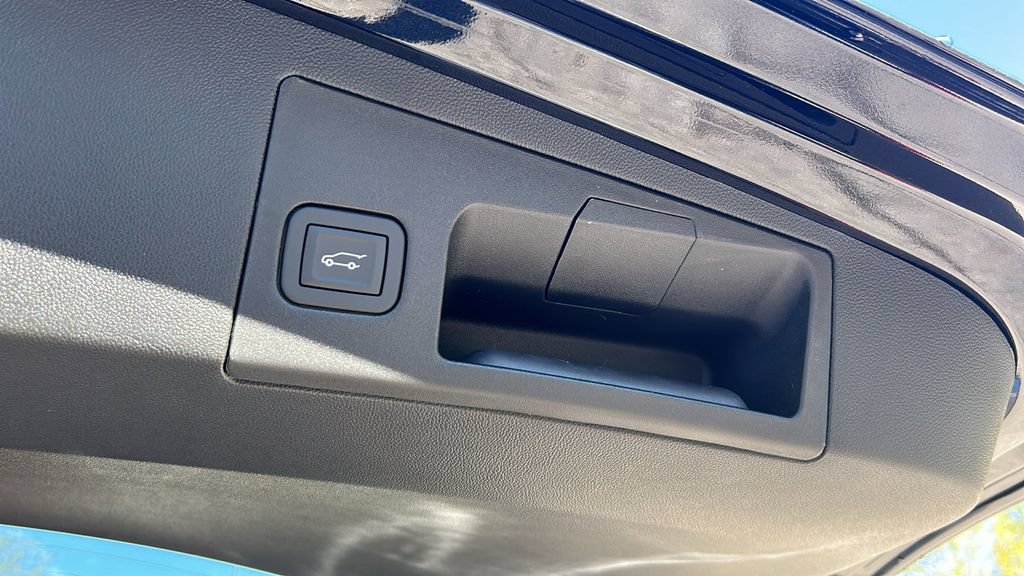 New 2025 Cadillac XT5 Premium Luxury FWD image 17