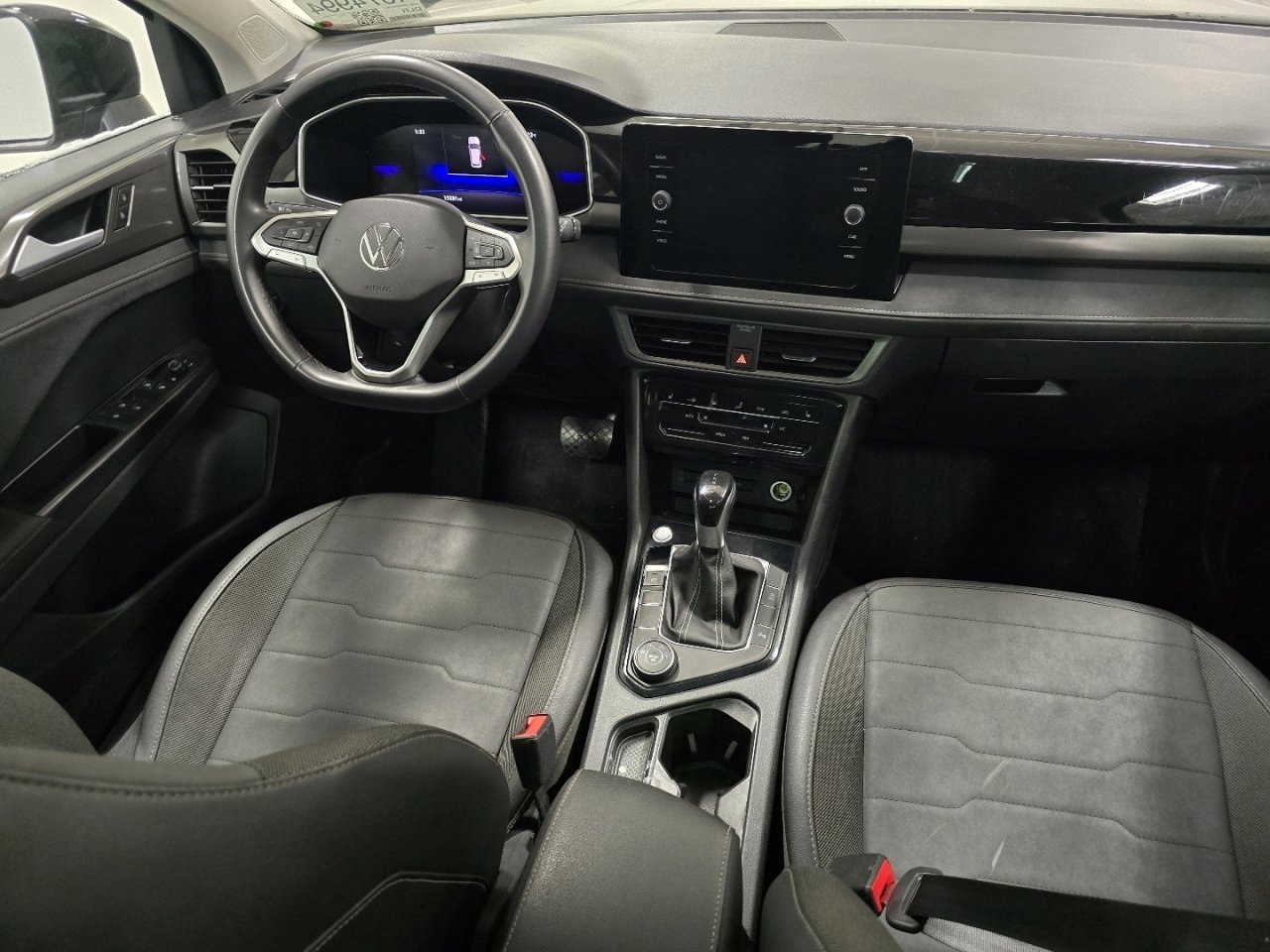 Used 2025 Volkswagen Taos SE image 21