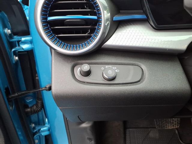 Used 2025 Chevrolet Trax LT w/ LT Convenience Package image 15