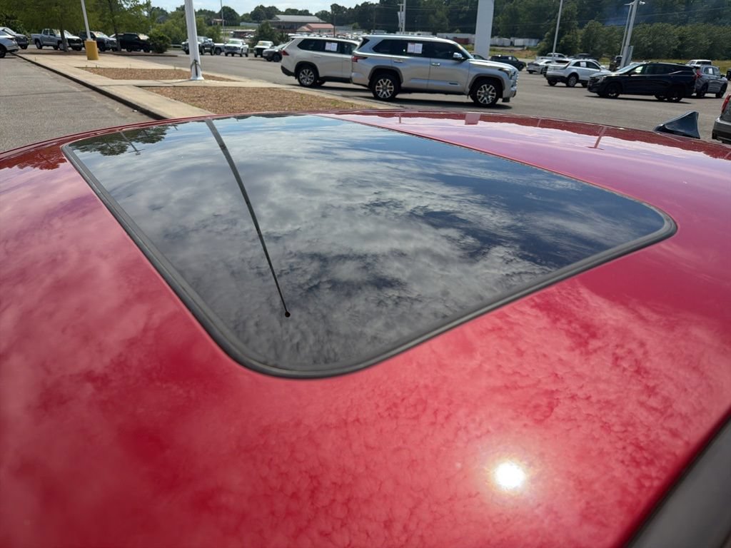 Used 2023 Hyundai Elantra Limited FWD image 3