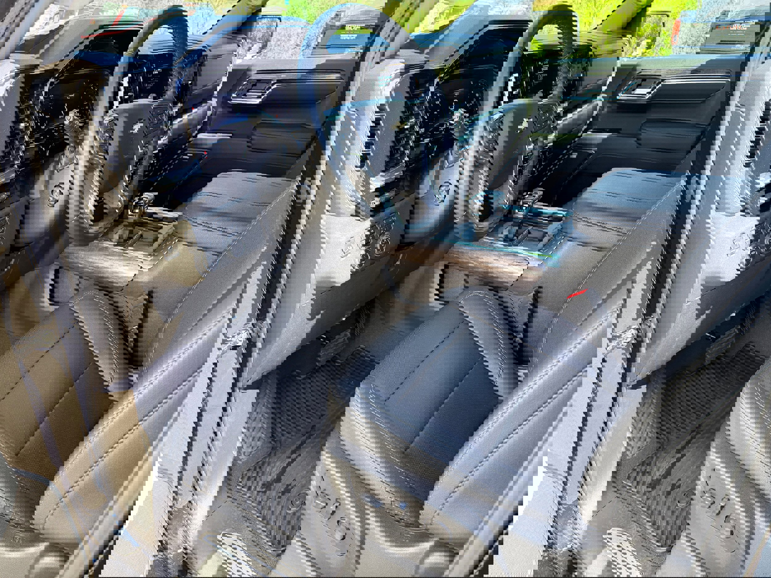 Used 2023 Chevrolet Silverado 1500 LTZ w/ LTZ Premium Package image 14