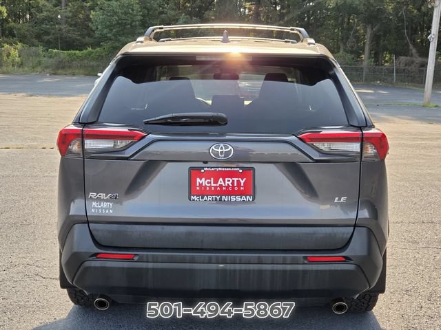 Used 2021 Toyota RAV4 LE FWD image 4