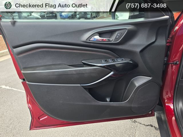 Used 2024 Chevrolet Trax RS w/ Sunroof Package FWD image 20