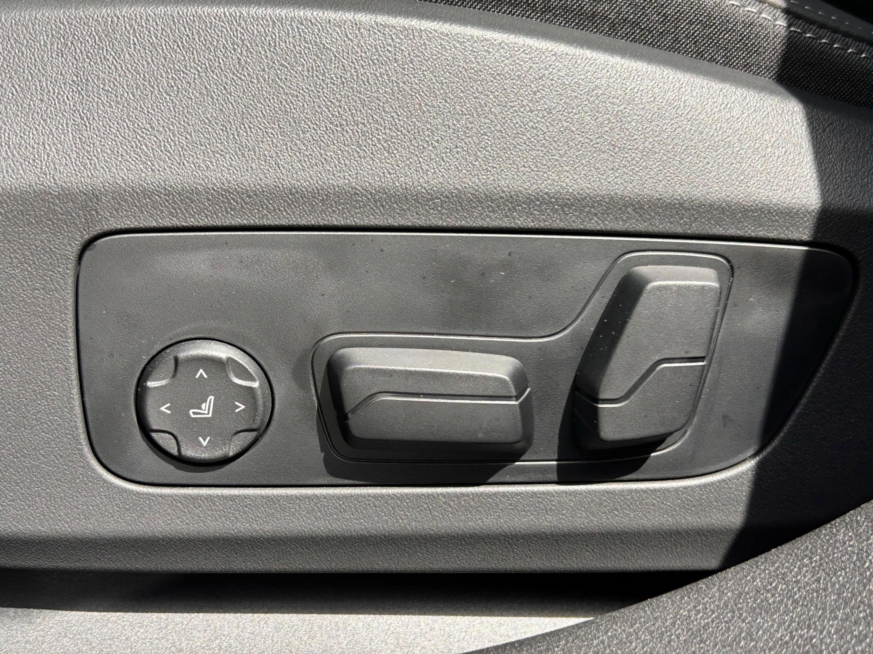 Used 2025 BMW M235i xDrive w/ Premium Package image 32