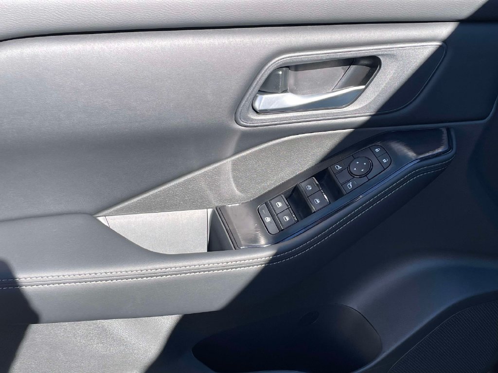 New 2027 Nissan Rogue SV FWD image 18