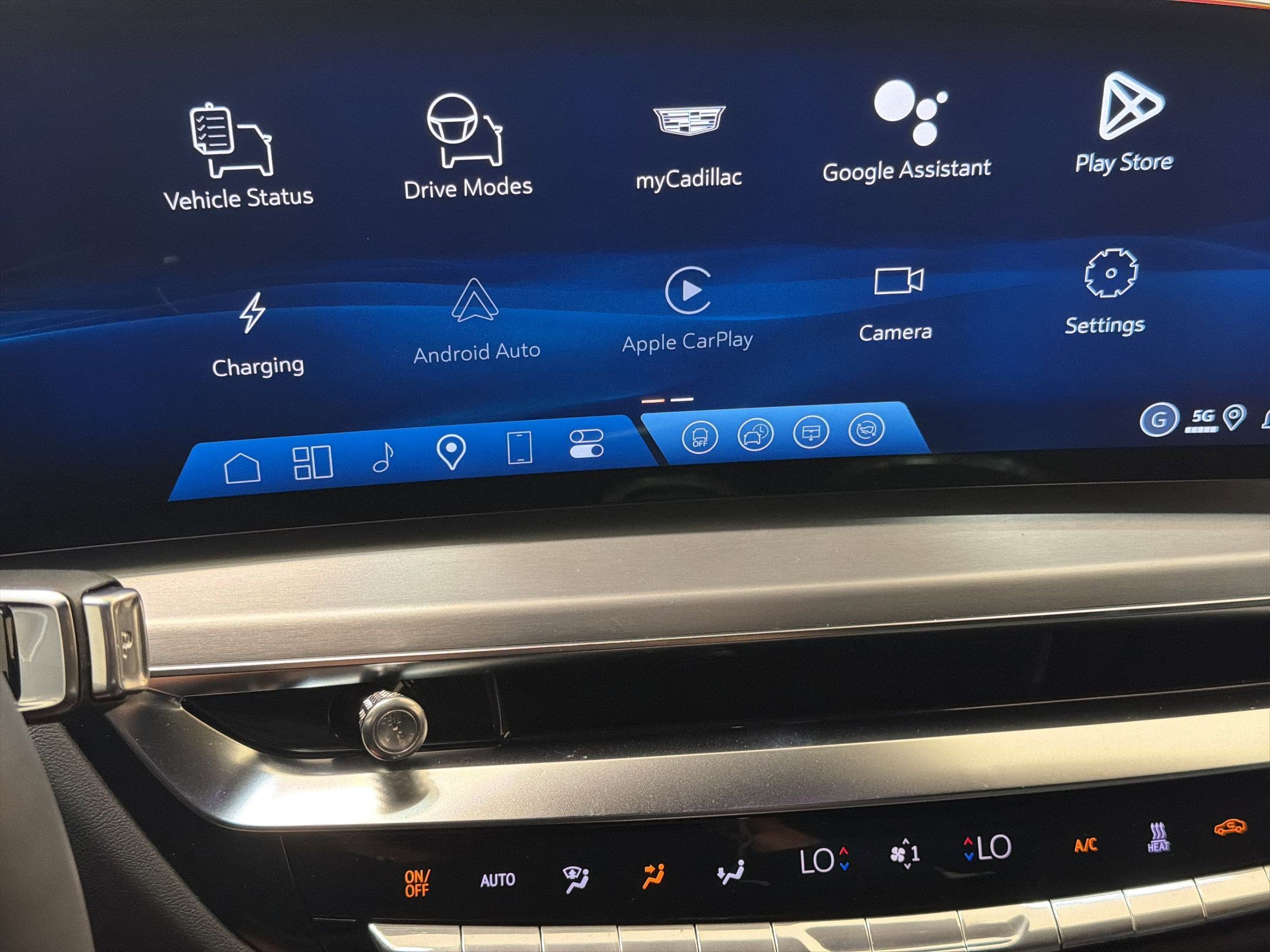 New 2026 Cadillac Lyriq Premium Luxury w/ LPO, Floor Liner Package AWD/4WD image 20