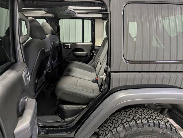 Used 2025 Jeep Wrangler Unlimited Rubicon 4xe w/ Convenience Group AWD/4WD image 10