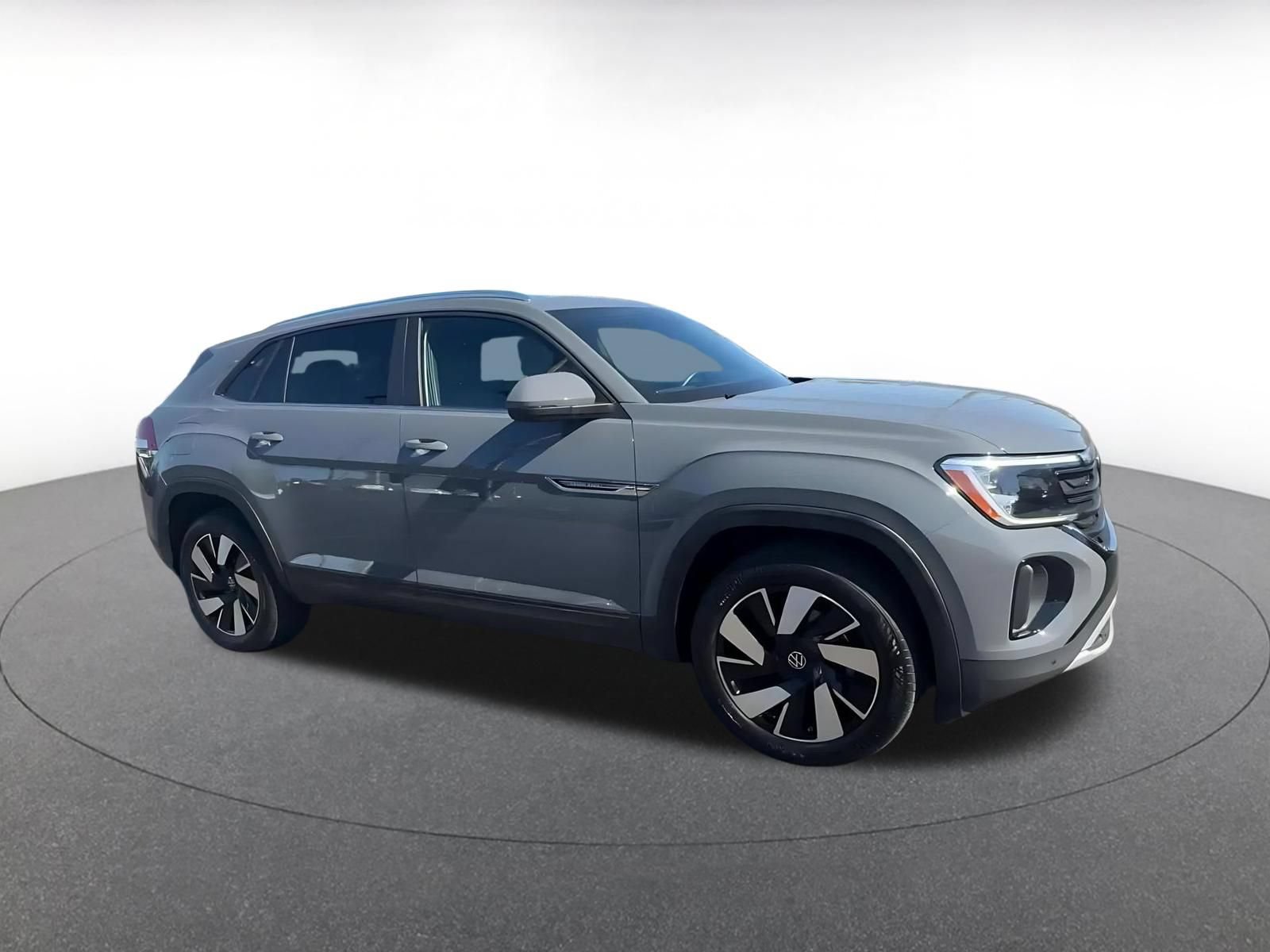 Used 2026 Volkswagen Atlas Cross Sport SE AWD/4WD image 2