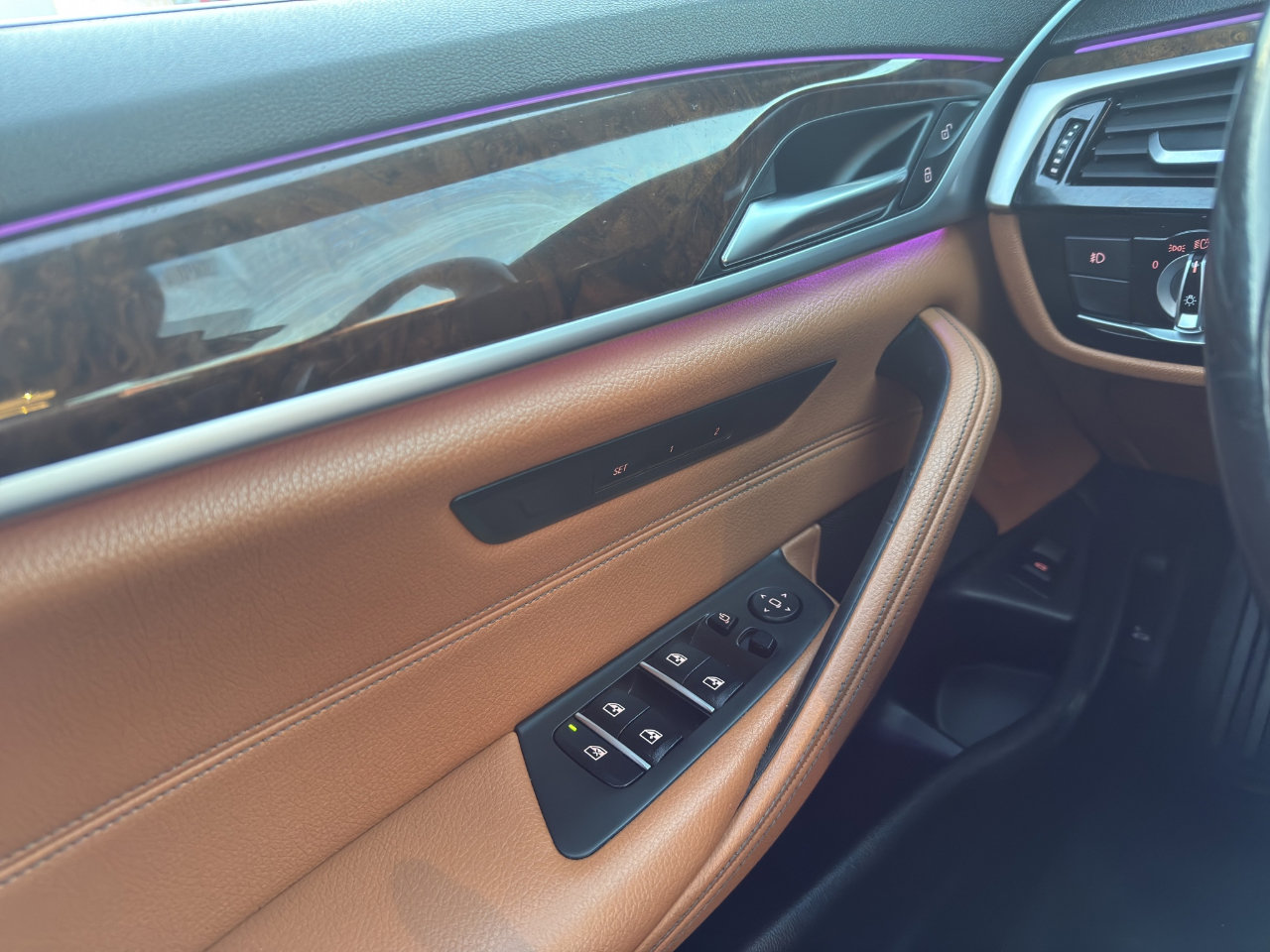 Used 2018 BMW 540i xDrive w/ Premium Package image 12