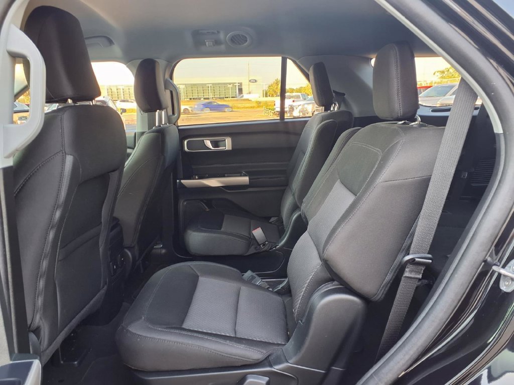 Used 2024 Ford Explorer XLT RWD image 17