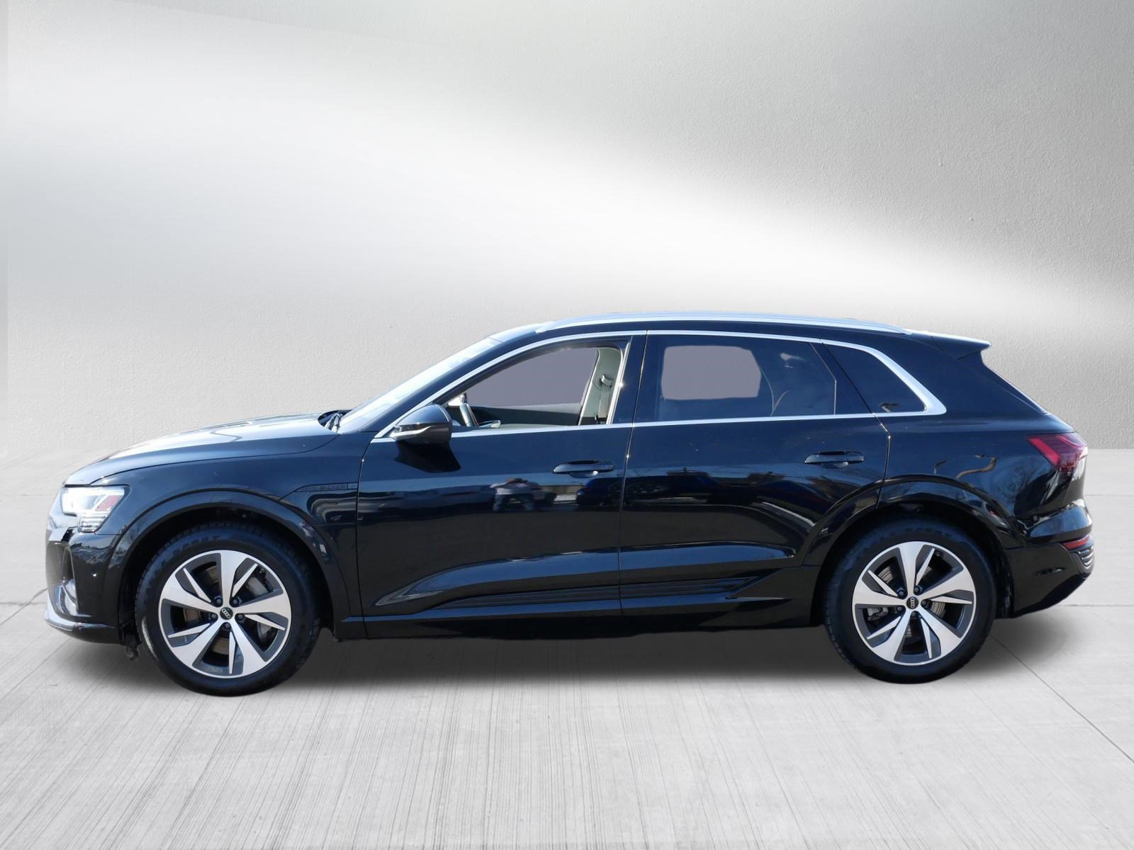 Used 2024 Audi Q8 e-tron Premium Plus image 4