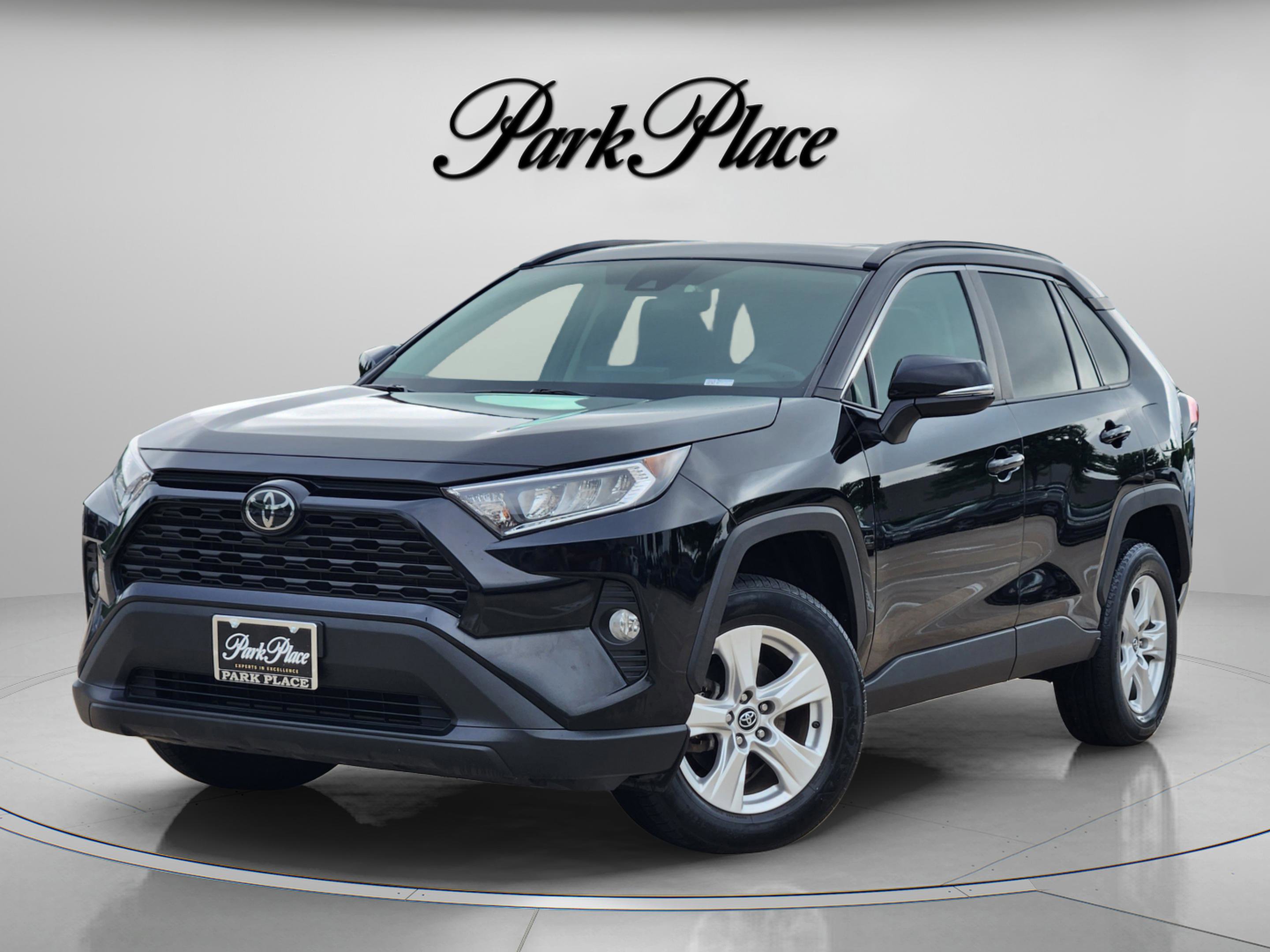 Used 2021 Toyota RAV4 XLE w/ Convenience Package image 1