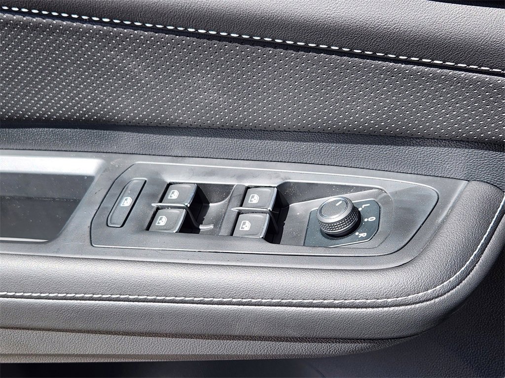 New 2025 Volkswagen Atlas Peak Edition SE image 4