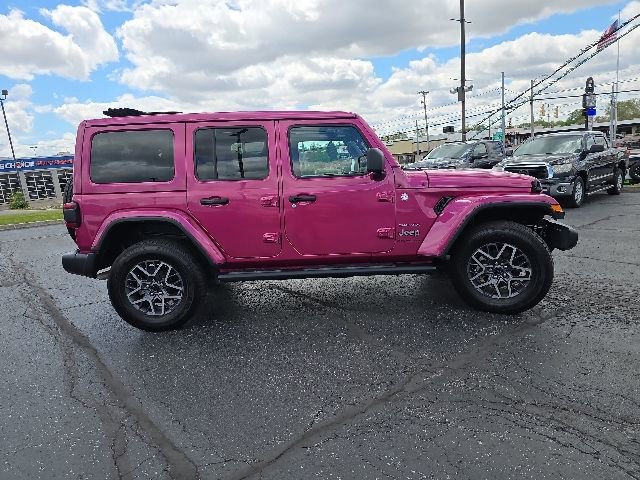 Used 2024 Jeep Wrangler Unlimited Sahara w/ Technology Group AWD/4WD image 11