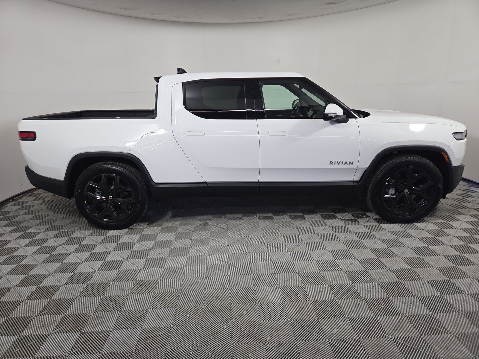Used 2025 Rivian R1T Adventure AWD/4WD image 6