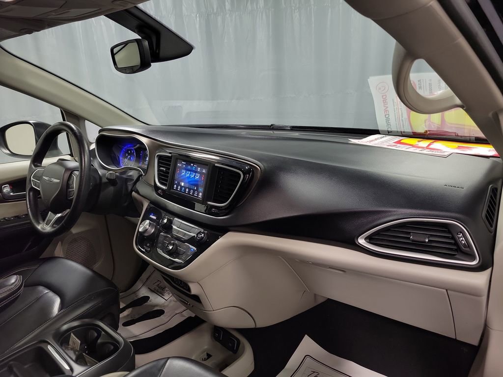 Used 2021 Chrysler Voyager Lxi image 29