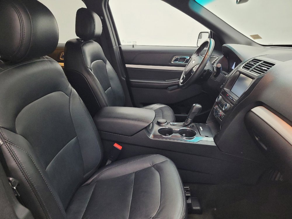 Used 2016 Ford Explorer XLT w/ Equipment Group 202A AWD/4WD image 21