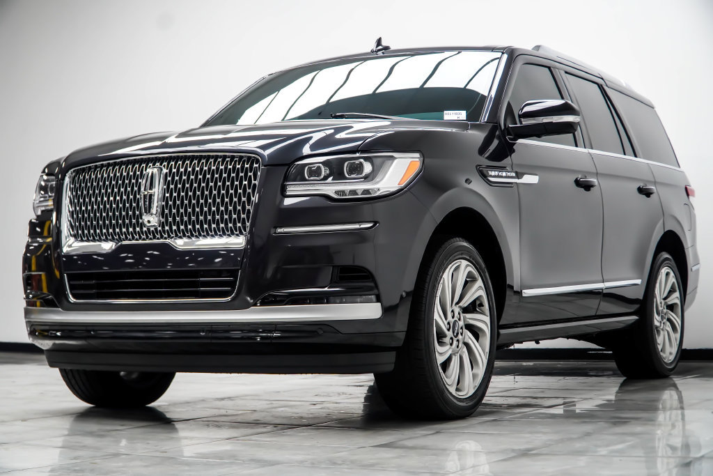 Used 2024 Lincoln Navigator Premiere AWD/4WD image 12