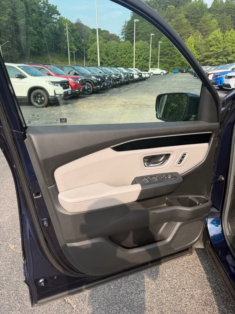 Used 2025 Honda Pilot EX-L image 41