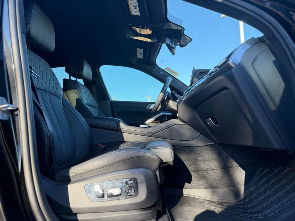 Used 2024 BMW X6 xDrive40i w/ Executive Package image 20