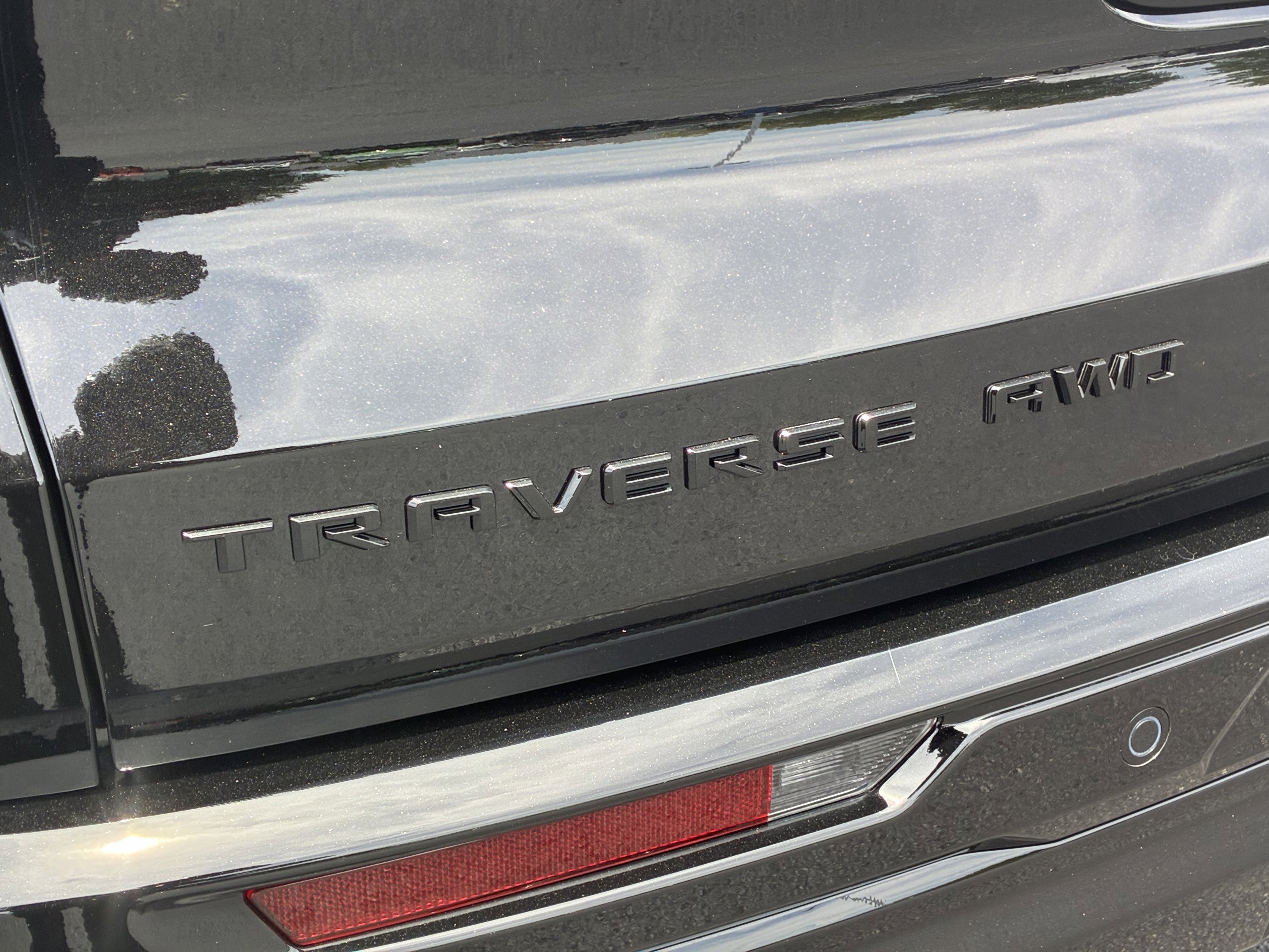 New 2026 Chevrolet Traverse RS w/ LPO, Floor Liner Package AWD/4WD image 11